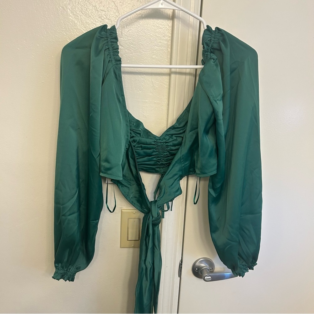 NWT Urban Outfitters Green Satin Ruched Ruffle Crop Top Tie Back Size Medium - Picture 10 of 10
